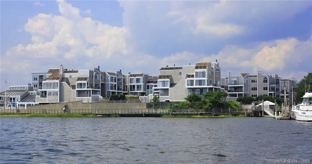 Property Photo:  127 Harbour Close 127  CT 06519 