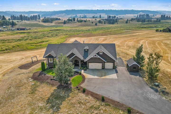 Property Photo:  10514 E Peone Landing Ln  WA 99021 