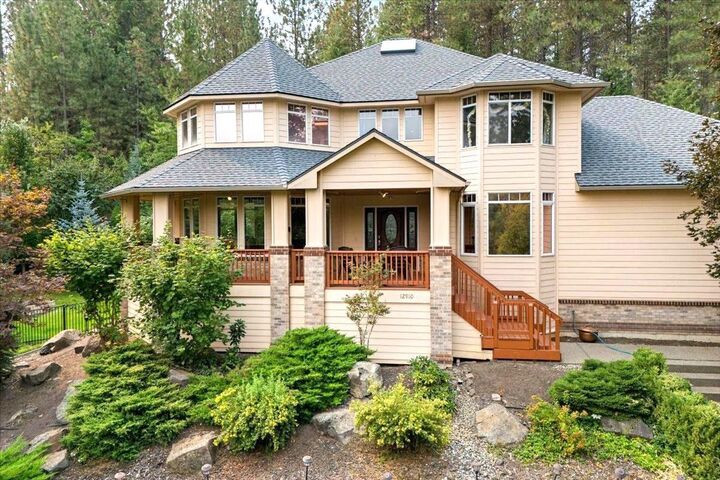 Property Photo: 12910 E Fairway Ridge Ln WA 99224