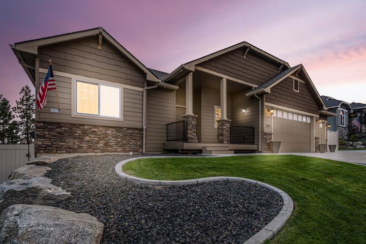 Property Photo:  622 E Country Hill Ln  WA 99208 