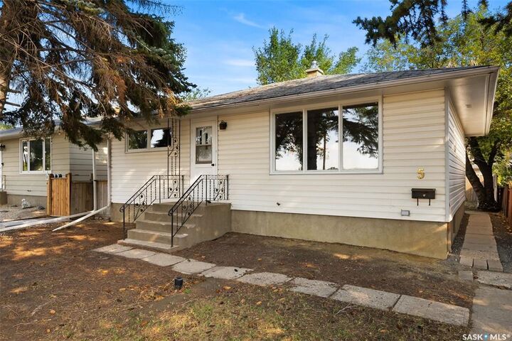 Photo de la propriété:  5 Dixon Crescent  SK S4N 1V3 