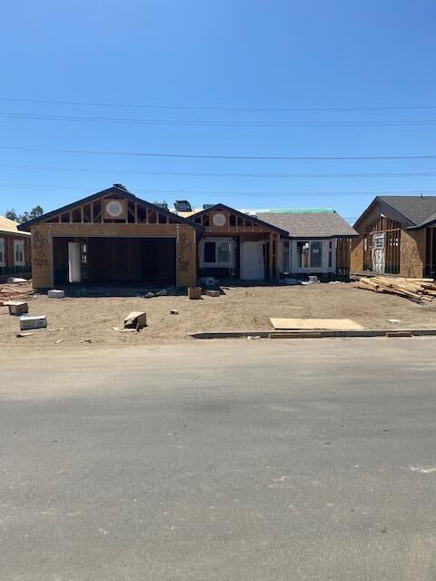 Property Photo:  1147 S Royal Oak Court E  CA 93257