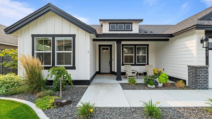 Property Photo: 407 Ventus St WA 99352