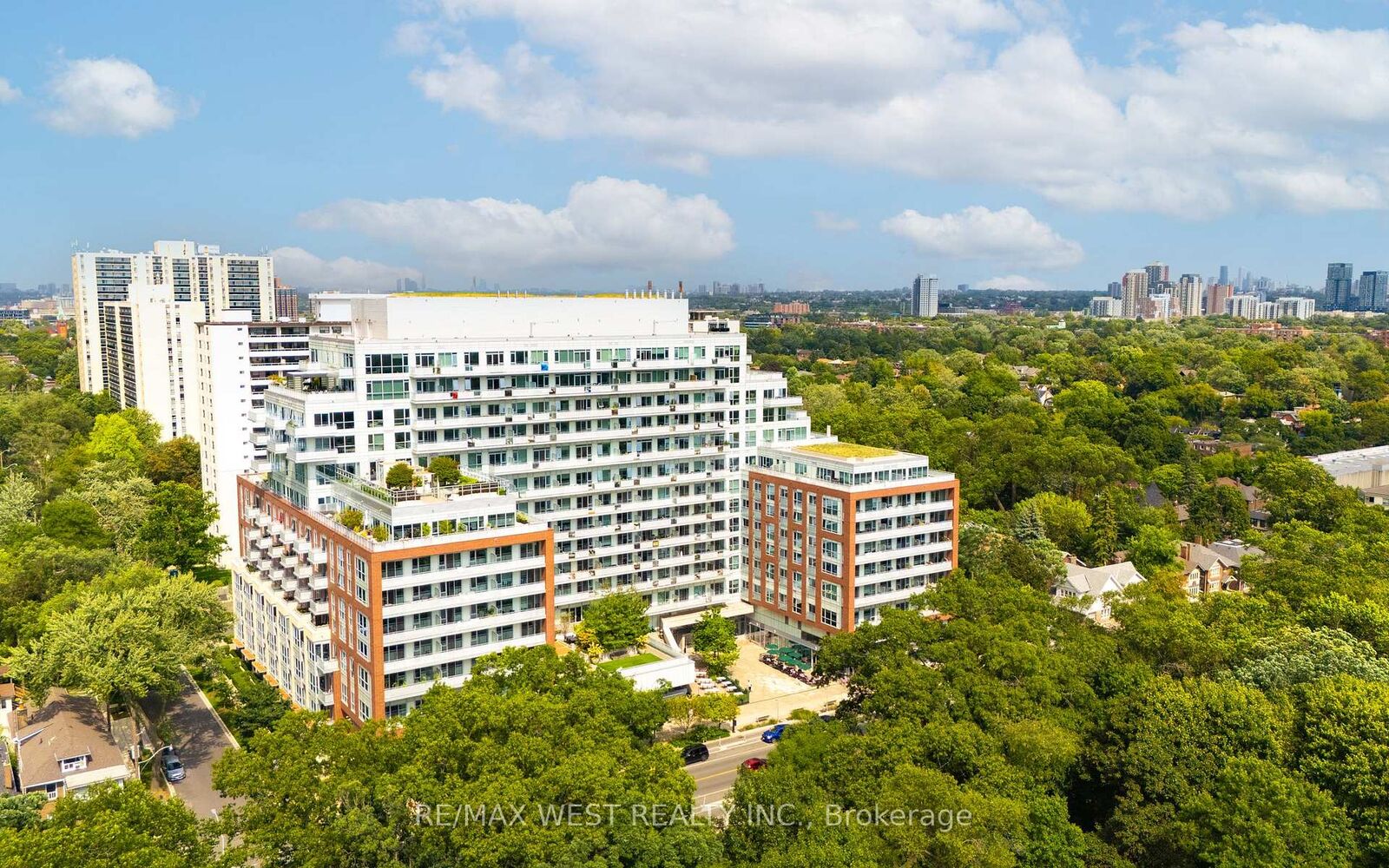 Property Photo: 1830 Bloor Street W 511 ON M6P 0A2