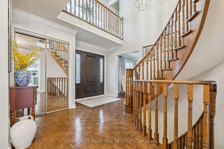 Photo de la propriété: 4665 Beaufort Terrace ON L5M 3J1