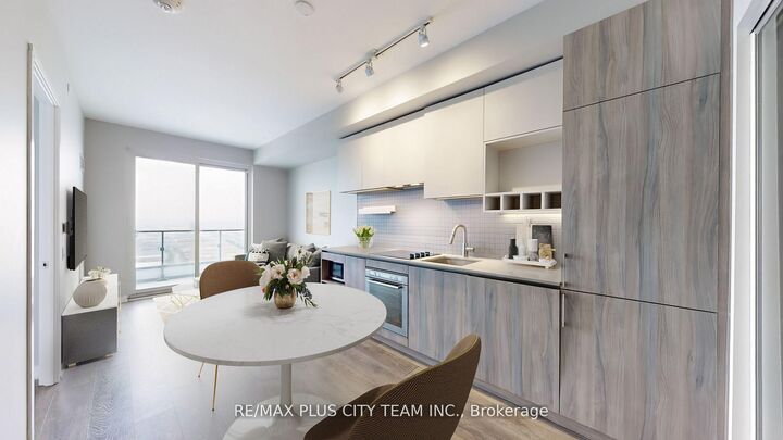 Property Photo:  950 Portage Parkway 4215  ON L4K 0J7