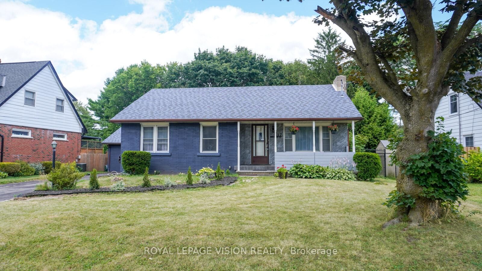 Property Photo:  117 William Street  ON L4A 1B3 