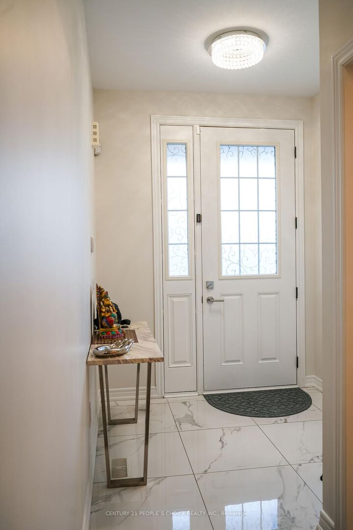 Photo de la propriété: 4 Kempsford Crescent ON L7A 4M6