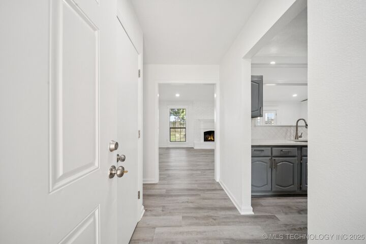Property Photo: 3212 W Houston Place OK 74012