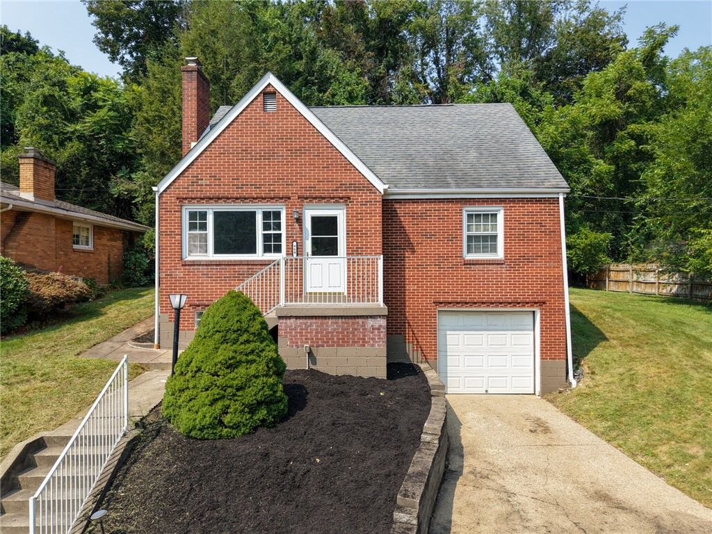 Property Photo: 464 Willow Ave PA 15601