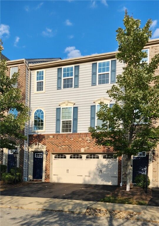Property Photo: 1304 Pointe View Dr PA 16046