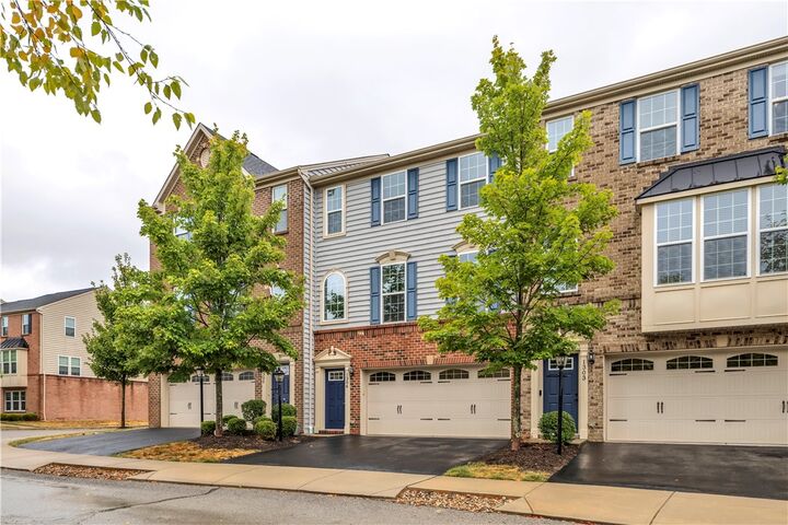 Property Photo:  1304 Pointe View Dr  PA 16046 