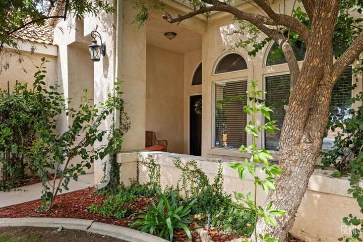 Property Photo:  5705 Valley Street  CA 93306 