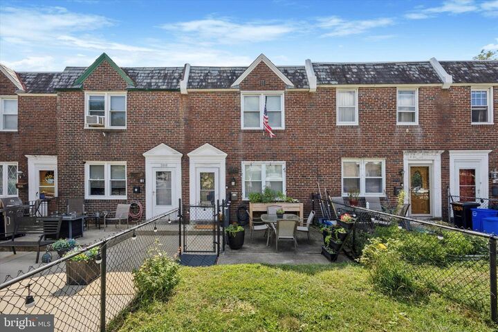 Property Photo:  386 Dawson Street  PA 19128 