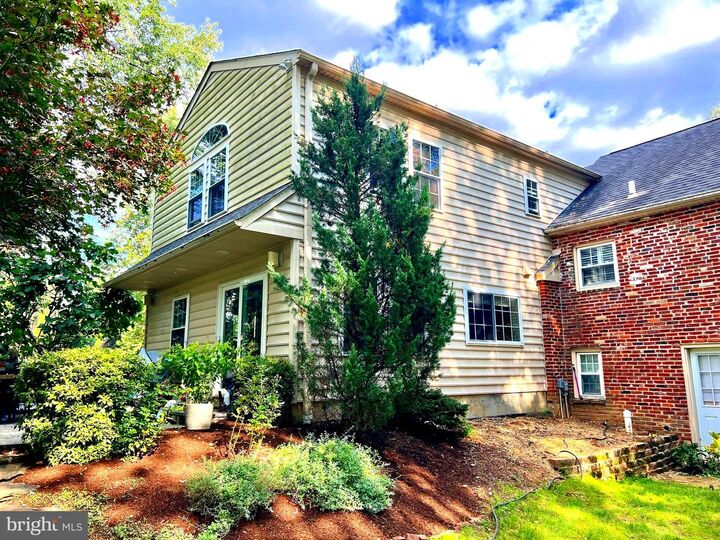 Property Photo: 22 Salisbury Lane PA 19355