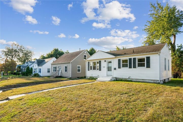 Property Photo:  3223 Mound Ave  IA 52405 