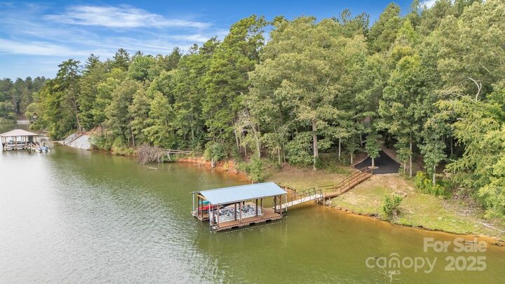 Property Photo:  5751 Windward Lane  NC 28630 