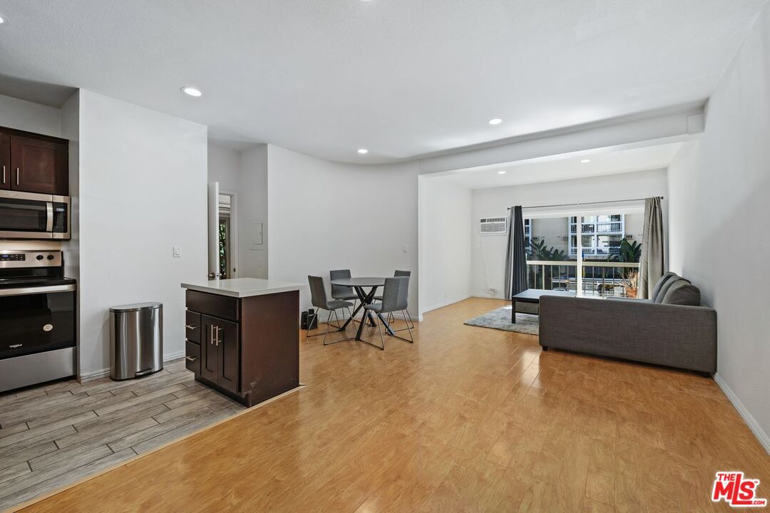 Property Photo:  1440 Veteran Ave  CA 90024 