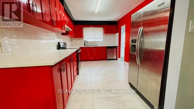 Photo de la propriété: 102 Northover Street ON M3L 1W7