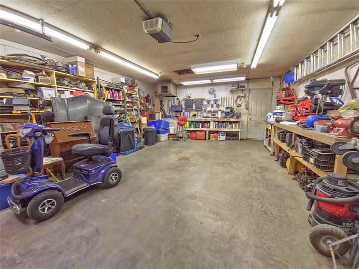Property Photo:  926 9th Street  MB R7A 4C1 