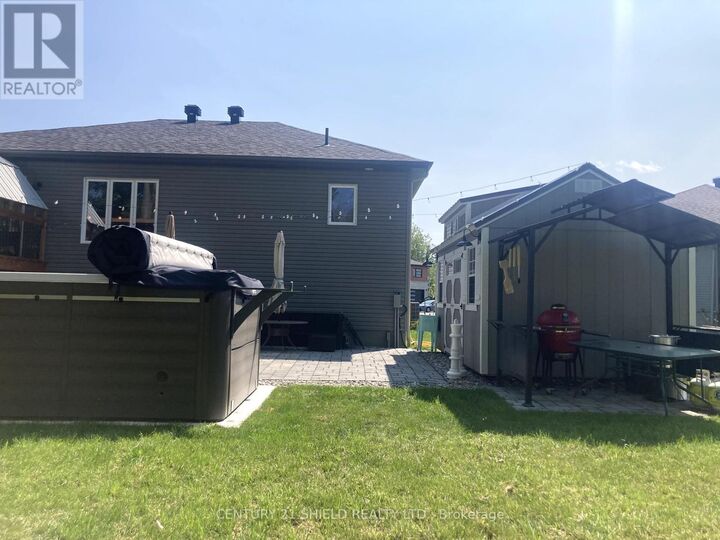Photo de la propriété: 1108 Nicolas Crescent West ON K6J 0C1