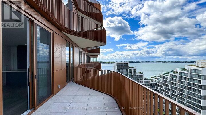 Property Photo:  155 Merchants' Wharf Ph28  ON M5A 0Y4 