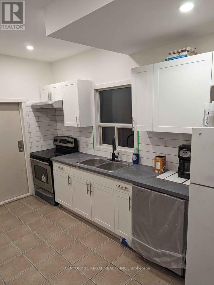 Property Photo:  110 Carlaw Avenue  ON M4M 2R7 