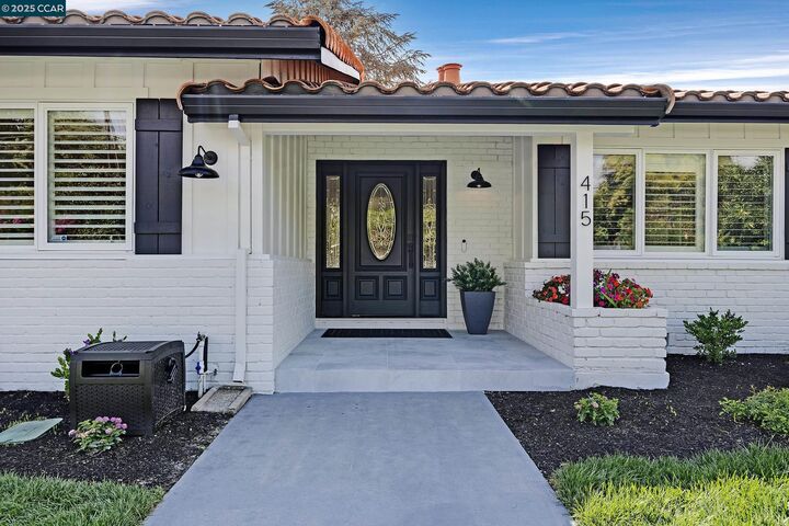 Property Photo:  415 Blackstone Ct  CA 94598 