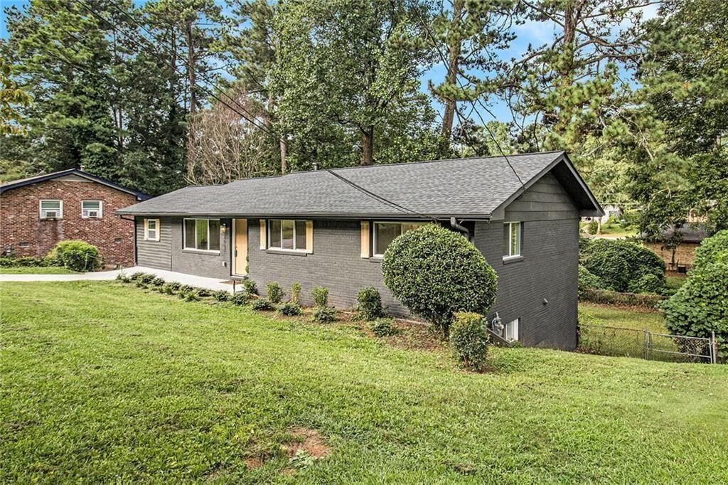Property Photo:  1667 Atherton Circle  GA 30035 