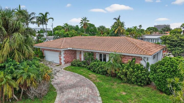 Property Photo:  2811 NE 59th St  FL 33308 