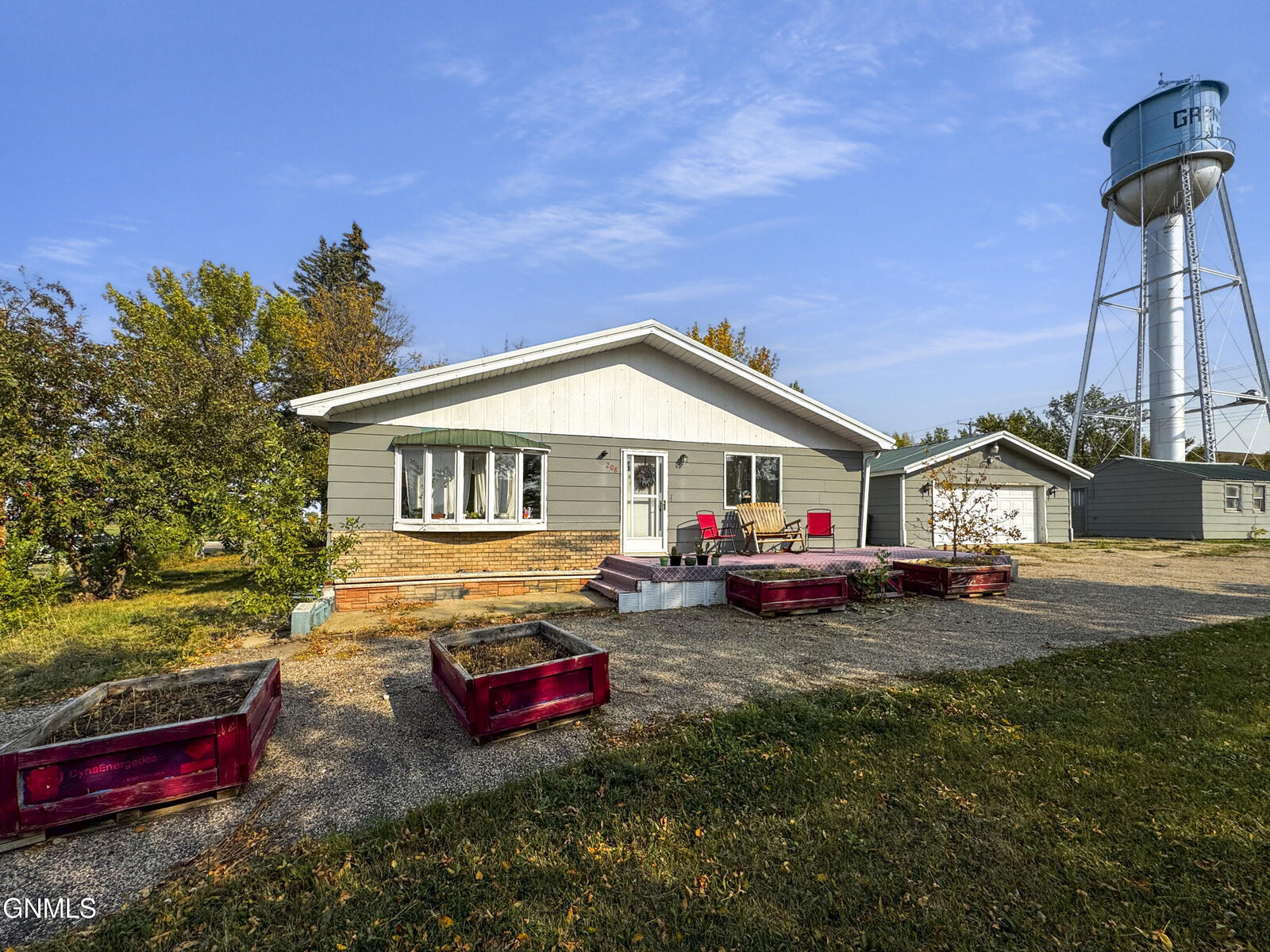 Property Photo:  208 Hickman Street  ND 58845