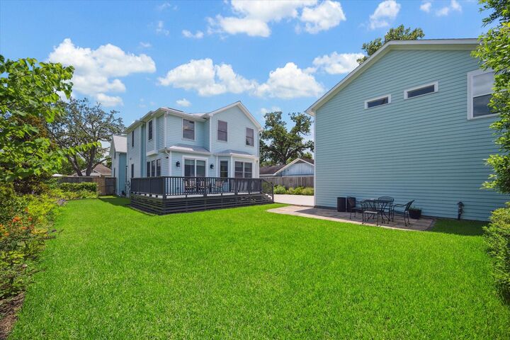 Property Photo: 523 W 15th Street TX 77008