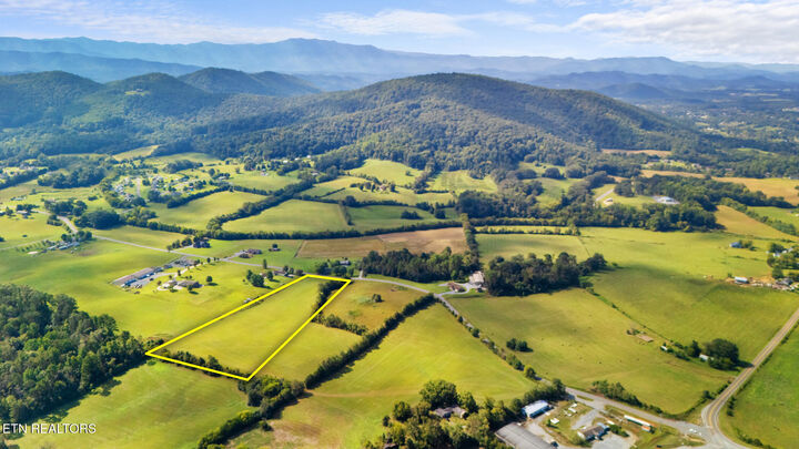 Property Photo: 1 Thomas Cross Rd TN 37876