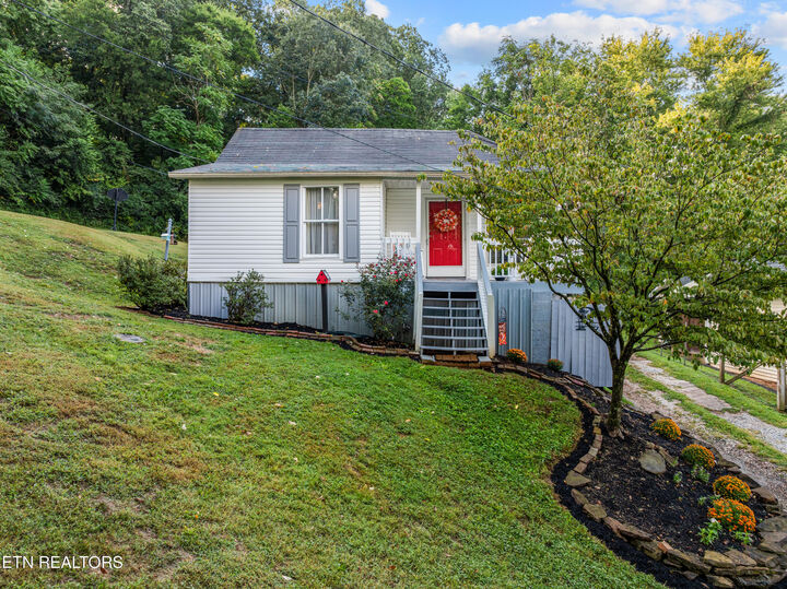 Property Photo: 1012 Kingland Ave TN 37920