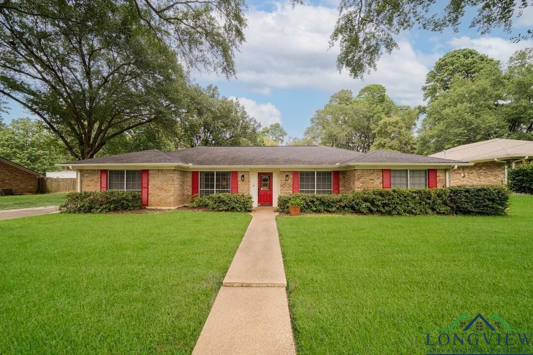 Property Photo: 607 Green Oak Dr. TX 75604