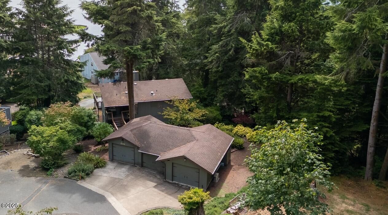 Property Photo: 2011 NE Devil'S Ridge Road OR 97367
