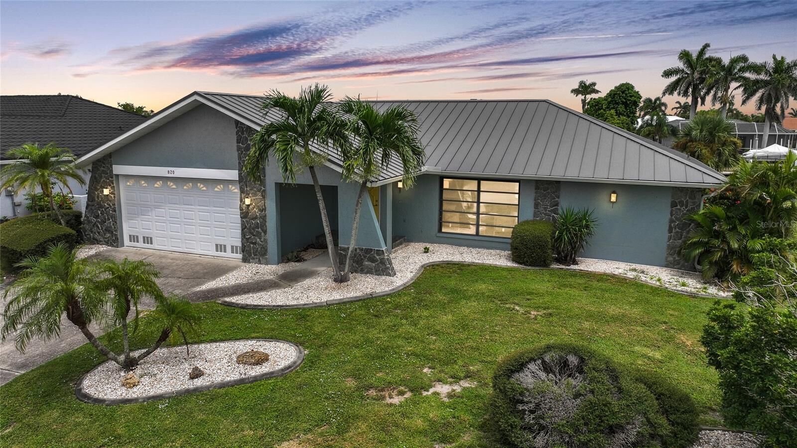 Property Photo:  820 Santa Margerita Lane  FL 33950 
