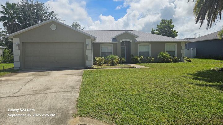 Property Photo:  33 Fenwick Lane  FL 32137 