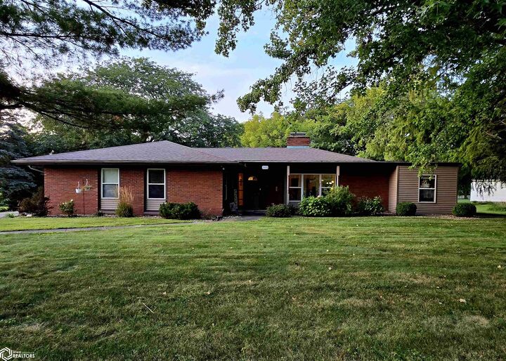 Property Photo:  2826 Sunnyside Avenue  IA 52601 