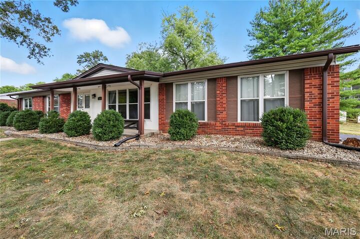 Property Photo: 1014 Fernway Lane MO 63141