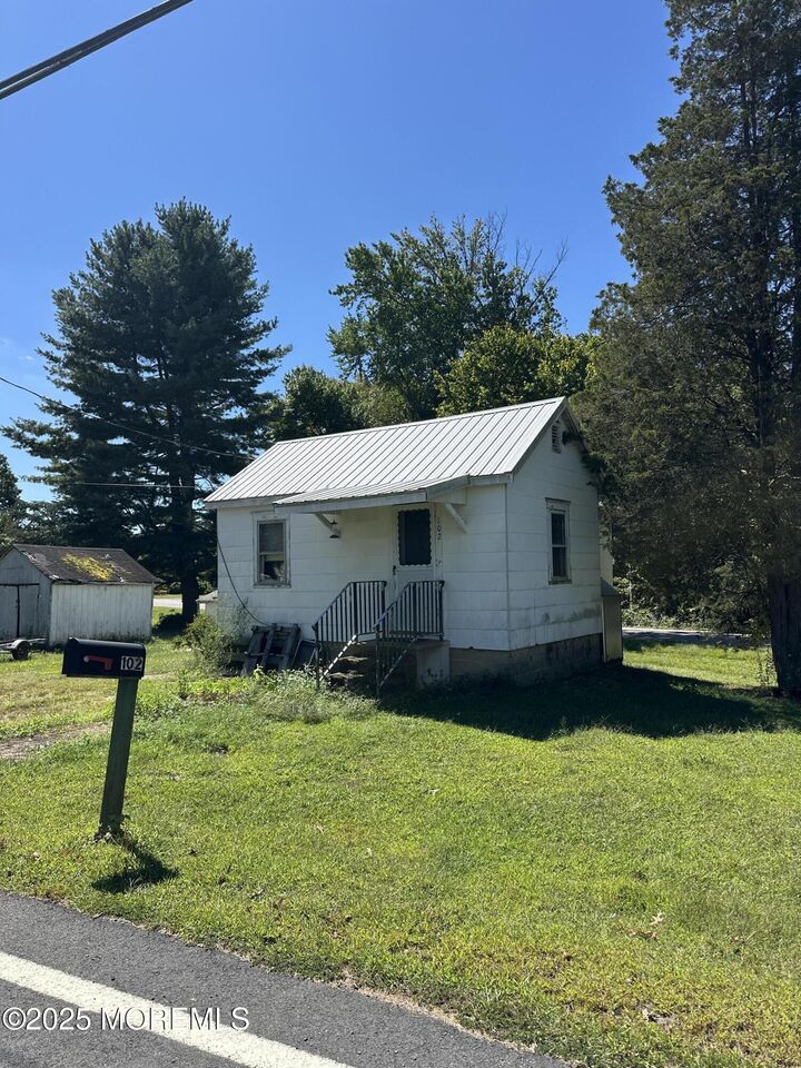Property Photo:  102 Archertown Road  NJ 08533 
