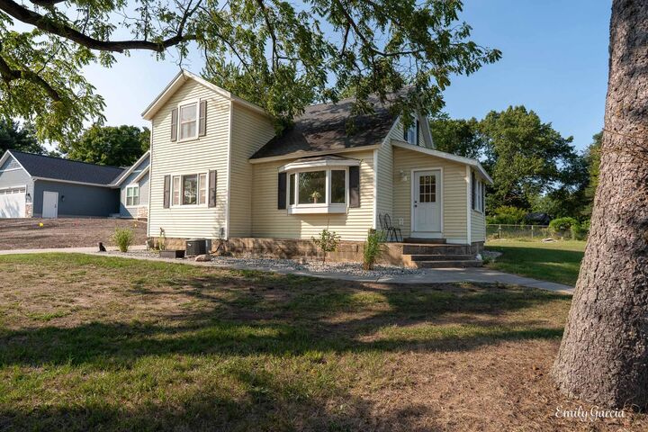 Property Photo: 1393 W Lakewood Boulevard MI 49424