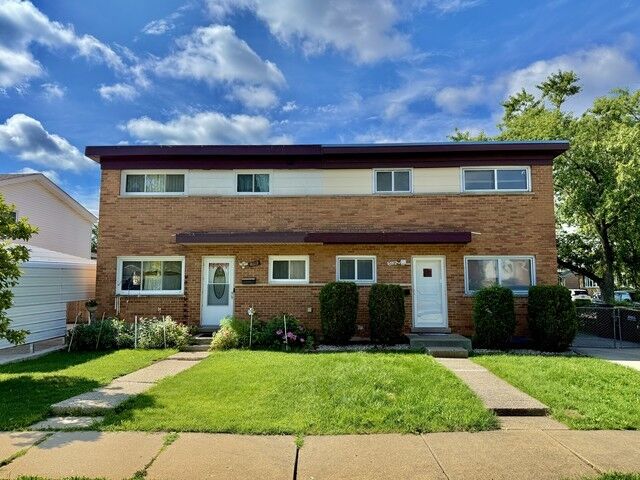 Property Photo: 9117 Barberry Lane IL 60016