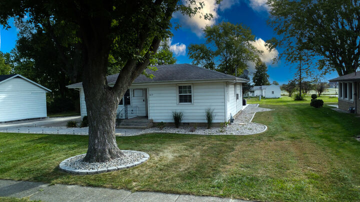 Property Photo:  617 N Hartwell Street  IL 60938 