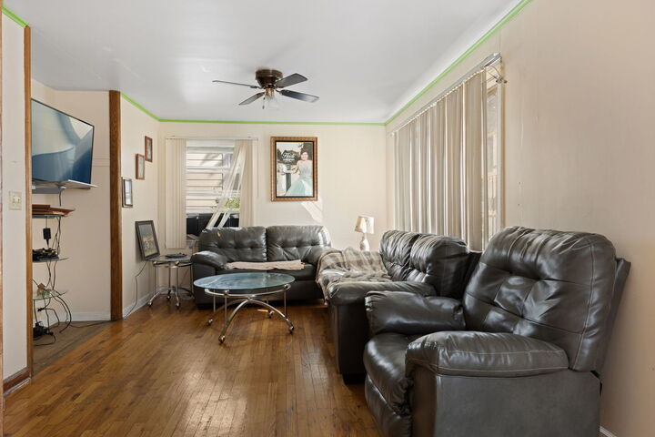 Property Photo:  2520 Dora Street  IL 60131 