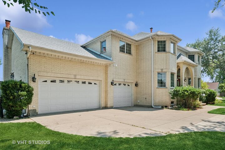 Property Photo: 4858 W Chase Avenue IL 60712