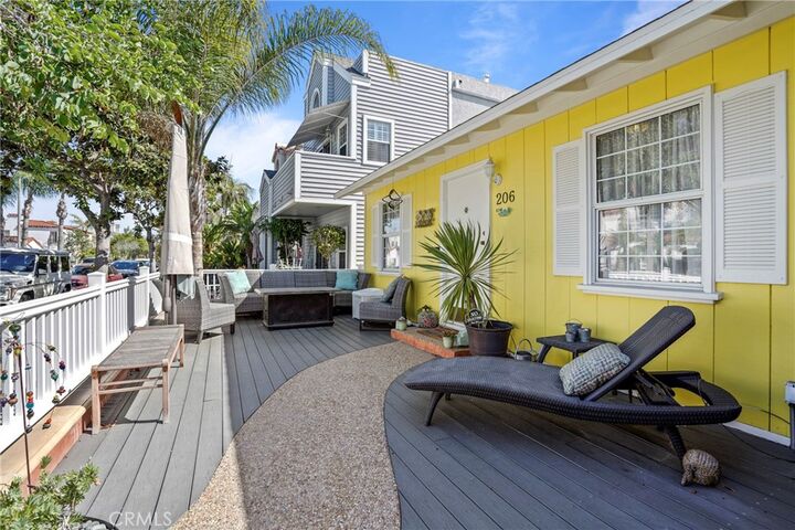 Property Photo:  206 Glendora Avenue  CA 90803 