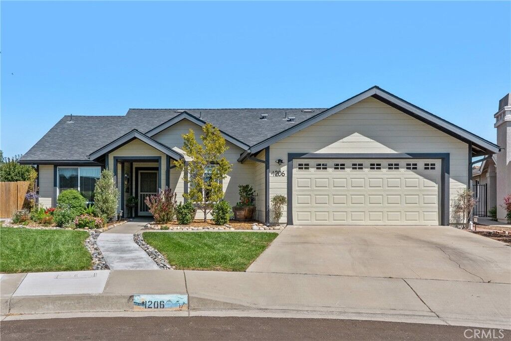 Property Photo: 1206 Capitola Street CA 93433