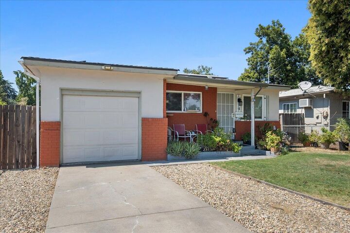 Property Photo:  2427 S Pilgrim Street  CA 95206 