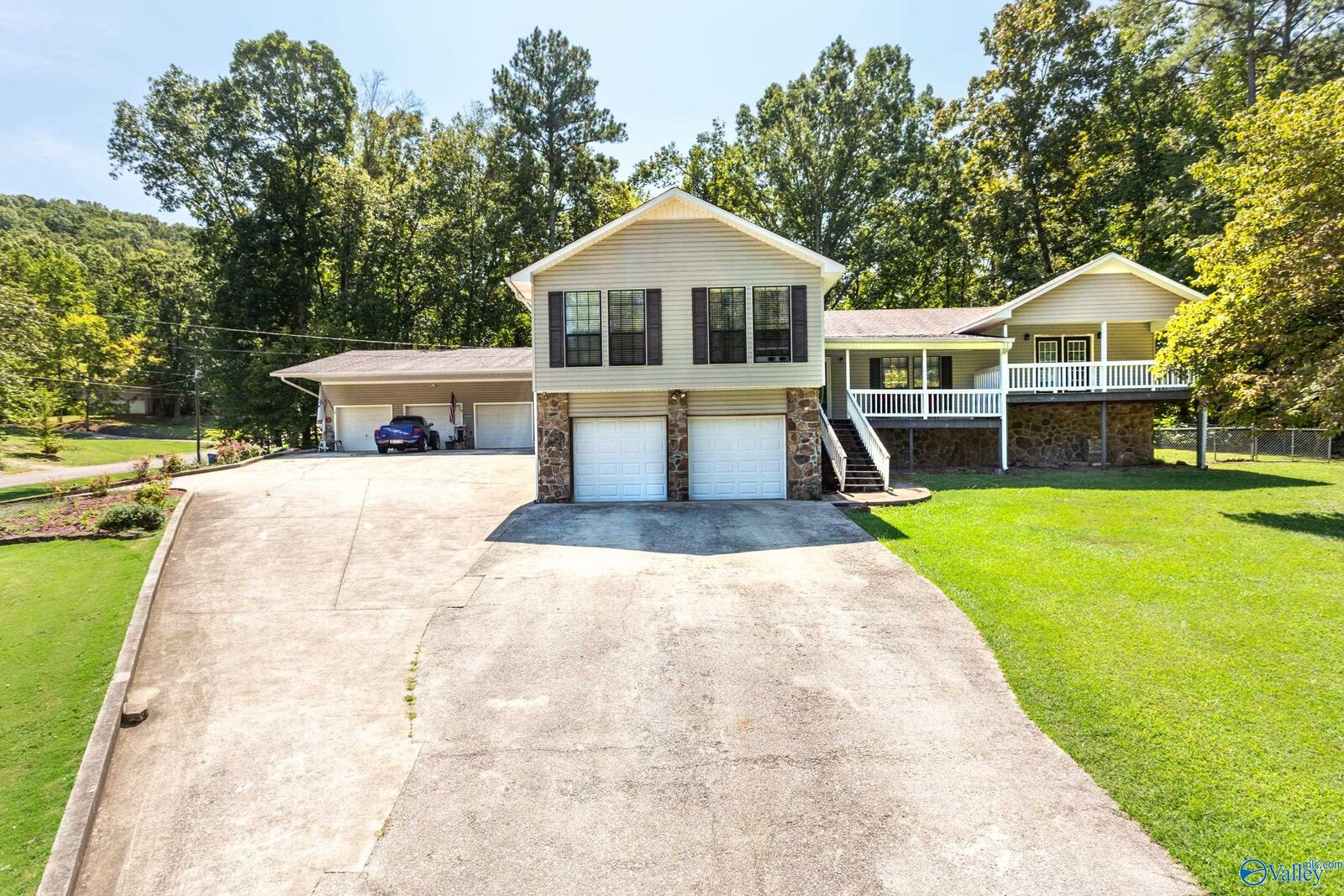 Property Photo:  101 Maple Lane  AL 35906 